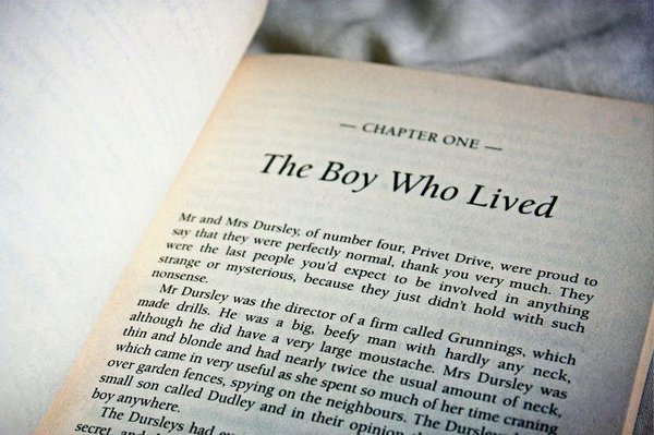 26 years ago today this book was published for the first time.

The magic begins...

#26YearsPhilosophersStone #26YearsOfHarryPotter