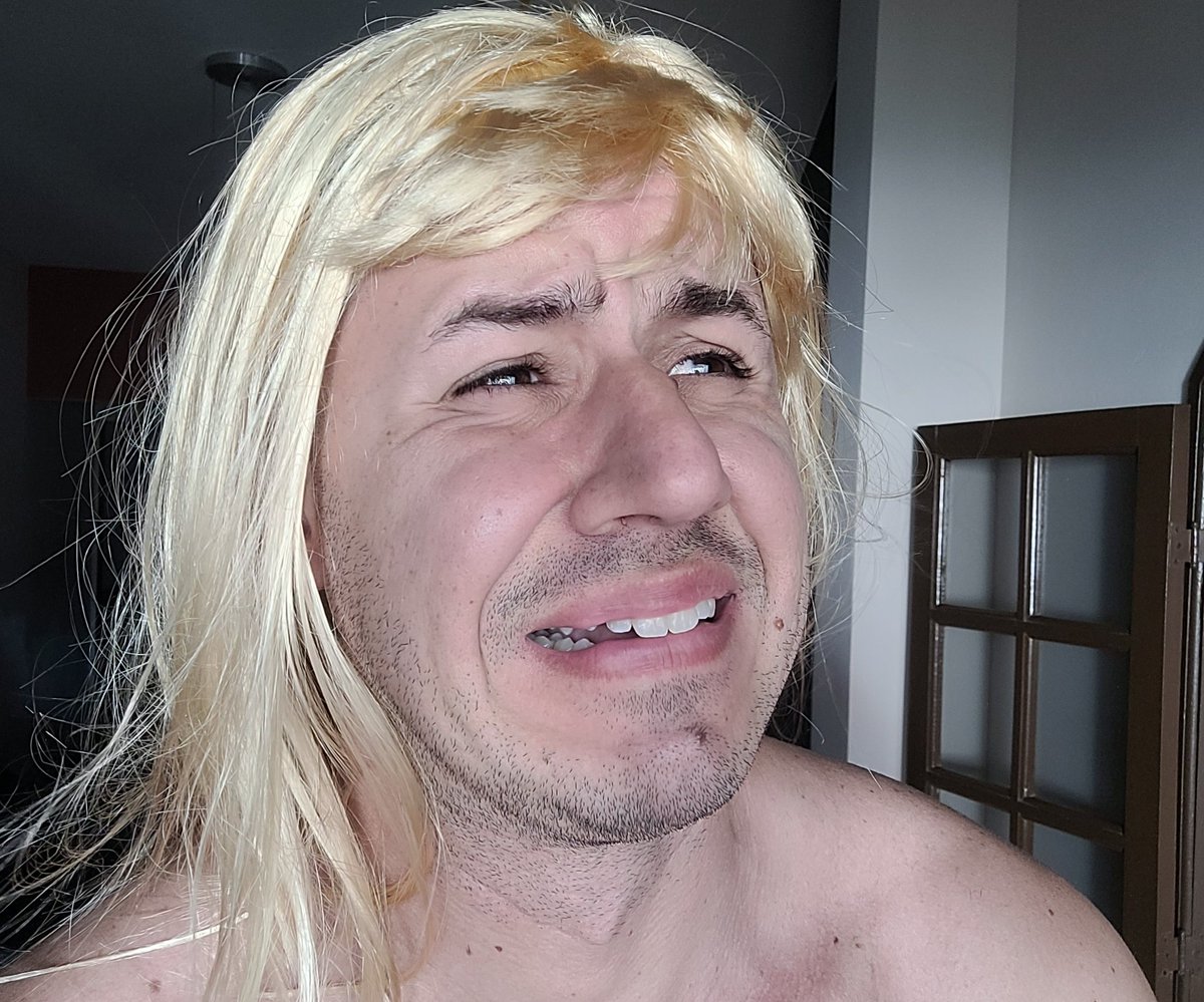 douglasfubu's tweet photo. A buchudinha não sabe o que tá pior. Abrir a carteira ou subir na balança 😭 https://t.co/b1onPW8Kt4