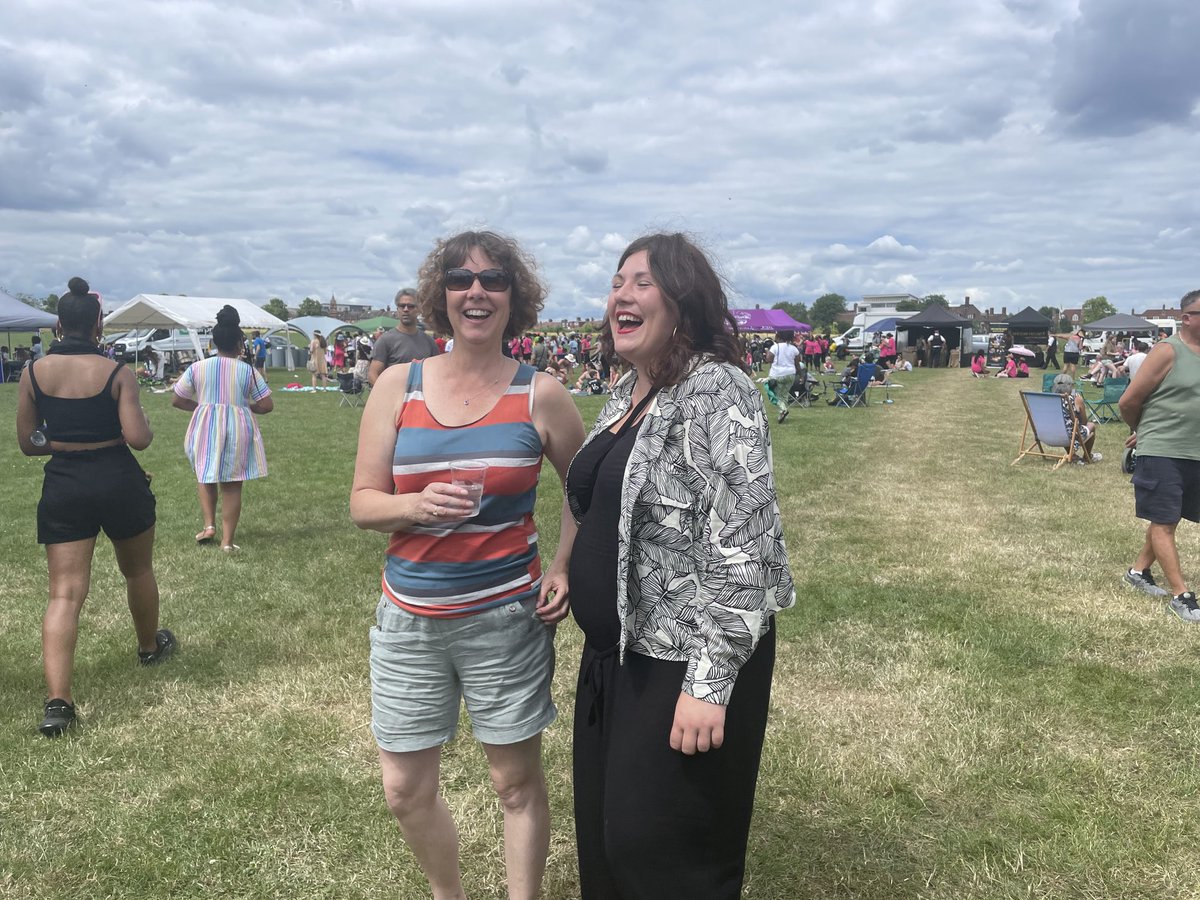 SarahWHaringey's tweet photo. Fabulous music, food and drink at #Blockorama in @LordshipRec @NicolaRBartlett ☀️🎶🎤🍹 https://t.co/Hm5uXfeSUC