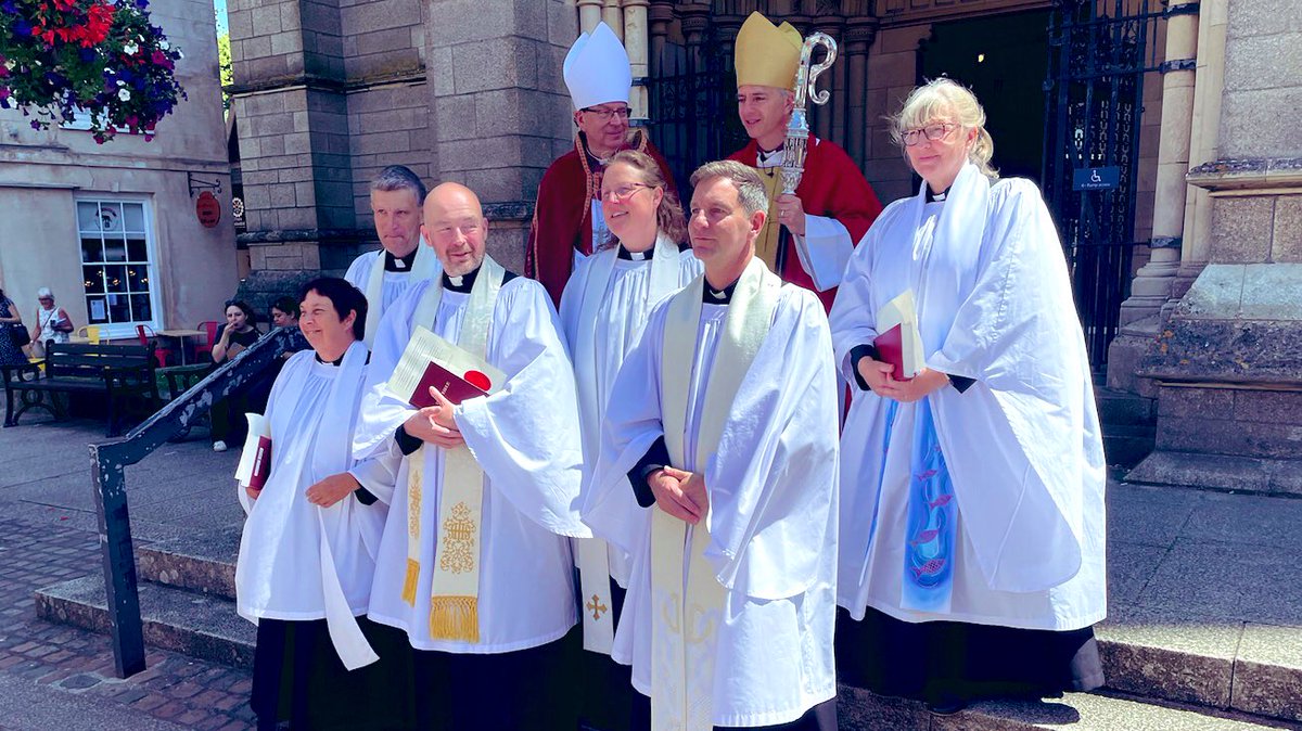 paulbcornwall's tweet photo. Brand new Cornish priests this morning! 
Congratulations Penny, Antony, Rory, Jess, Chris and Lisa.
Ordained @TruroCathedral @DioTruro @churchofengland @pmounstephen @bishopstgermans @KellyBetteridge @RevSimonR @SanjeePerera1 https://t.co/7zvDtrwgVR