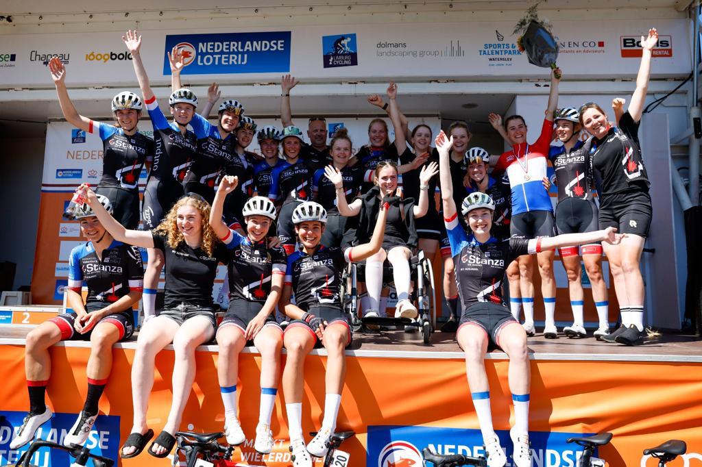 Maar liefst 2 Nederlandse Kampioenen op één ochtend, Puck Langenbarg en Anne Knijnenburg. Opleiden loont. Winnen doen we samen.