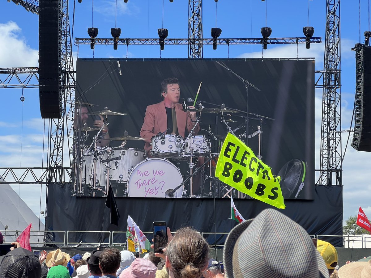 mpdouglas's tweet image. Every song was a banger but drumming to Highway To Hell stole the show. Who knew?!