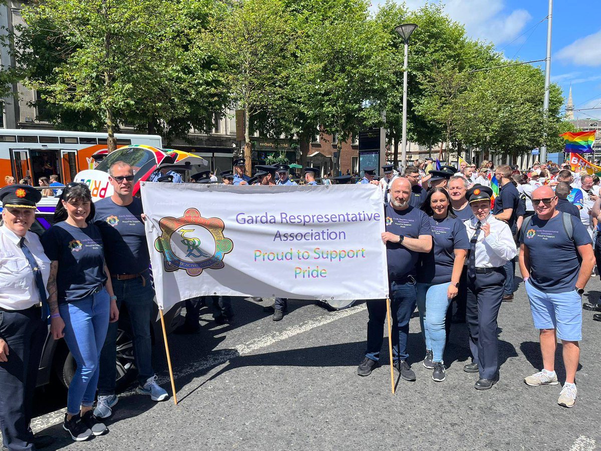 gardarep's tweet photo. Happy Pride to all! 🏳️🌈 #DublinPride #GardaRep #DiversityMatters https://t.co/ox2YpnMfn9