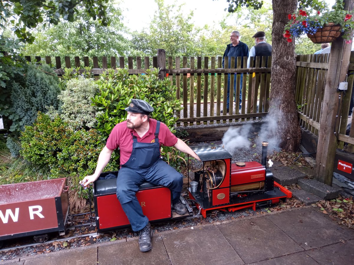 @tfwrail @CambrianLine @Wales_On_Rails @NarrowGaugeWrld @NarrowGaugeBlog @ThePhotoHour @fly2wales It's all happening today at the #narrowgauge Welsh Highland Heritage Railway in #Porthmadog whr.co.uk #WHR100
Double #Fairlie Merddin Emrys from the FR passed earlier. 😃👍🏴󠁧󠁢󠁷󠁬󠁳󠁿