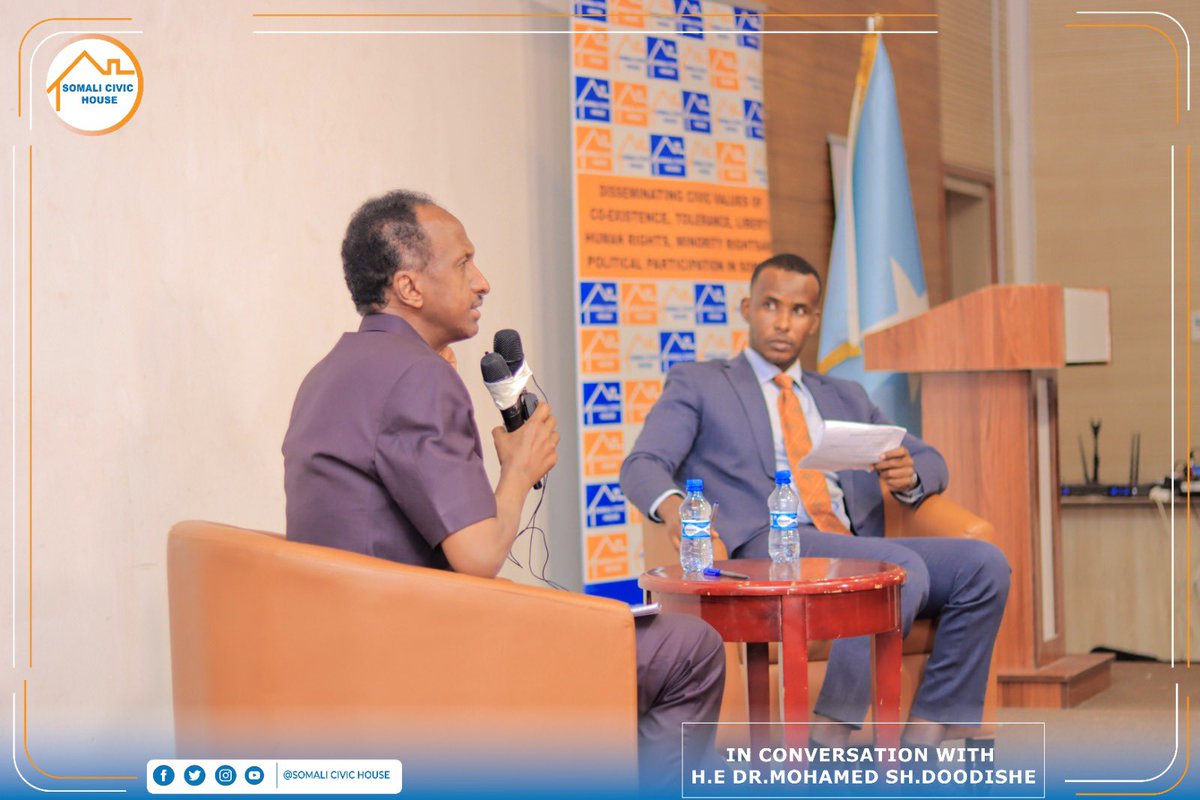 SOMALIHouse1's tweet photo. University Students, and peace activists interacted and asked important questions on security matters to Internal  Federal security minister @Drdoodishe.

#Somalia https://t.co/neodin7coG