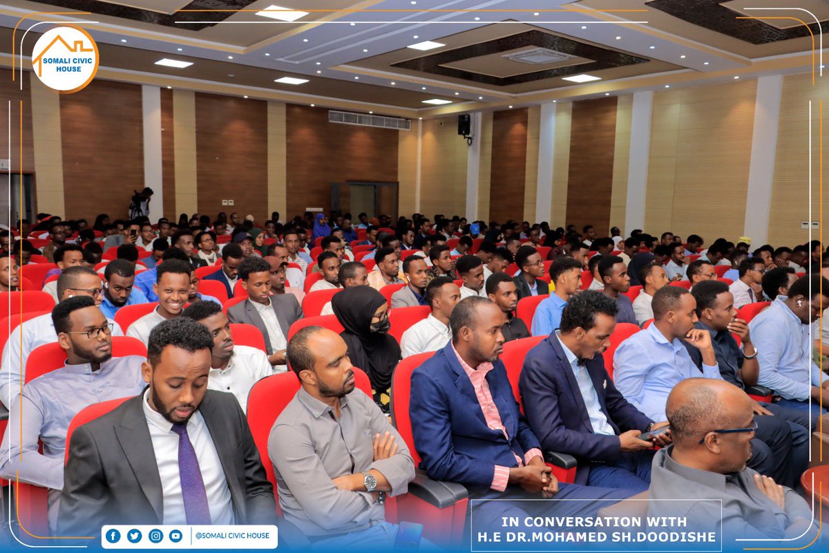 SOMALIHouse1's tweet photo. University Students, and peace activists interacted and asked important questions on security matters to Internal  Federal security minister @Drdoodishe.

#Somalia https://t.co/neodin7coG