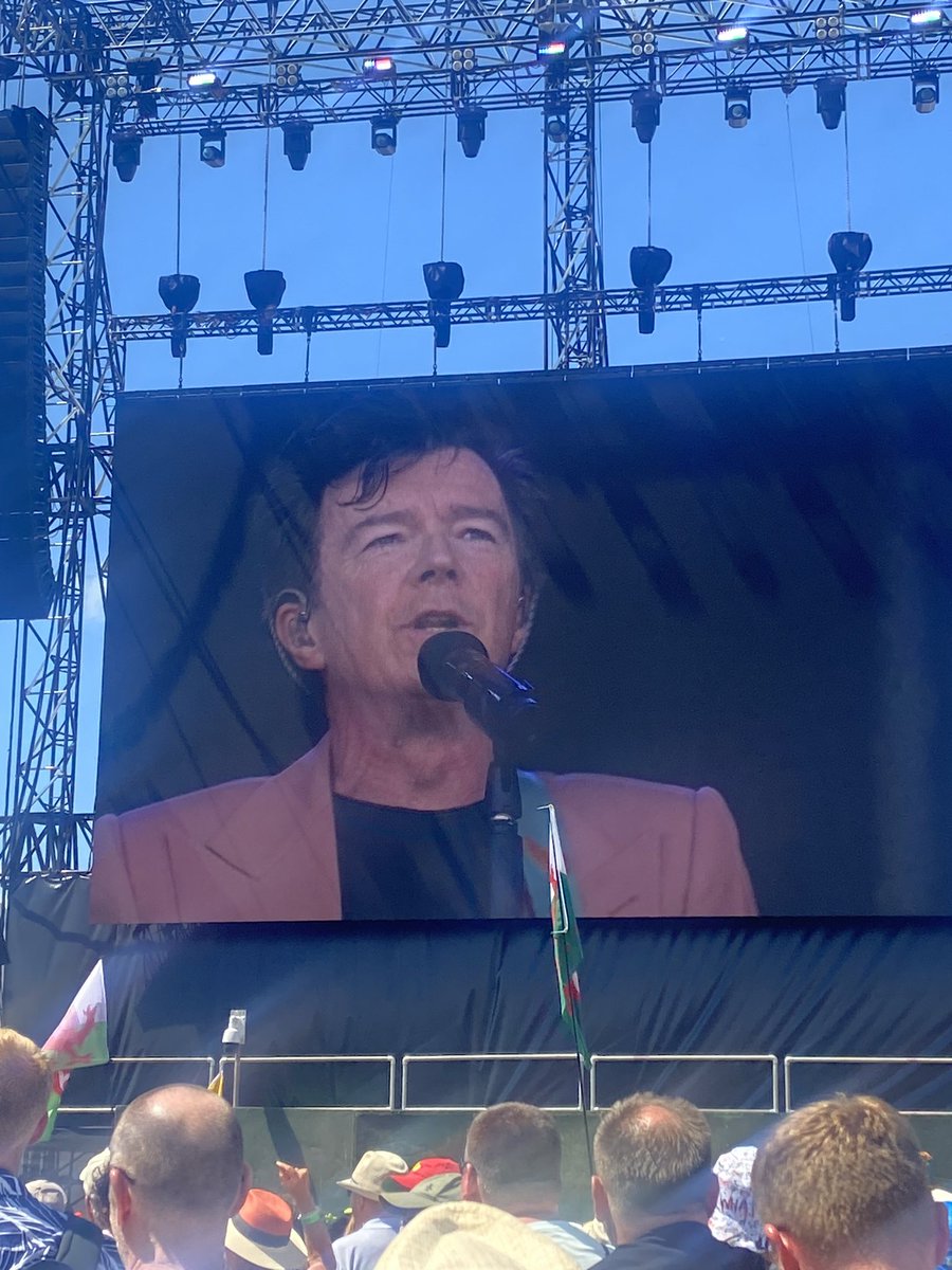 MollGMatthews's tweet photo. Late team had a great time watching @rickastley before our shift! 🎶🎸 https://t.co/N9rSDcMmjN