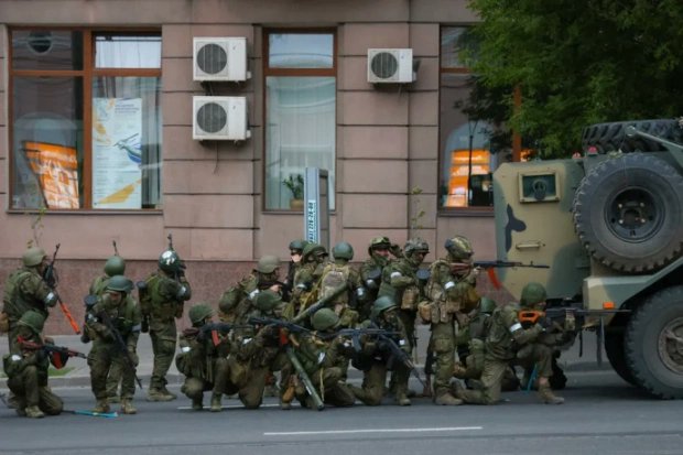 #Russia, tutto esaurito per i voli in partenza da #Mosca (verso città con collegamenti diretti come #Istanbul e Astana)

Flights from #Moscow have reportedly sold out as the #Wagner mercenary group approach

#24giugno