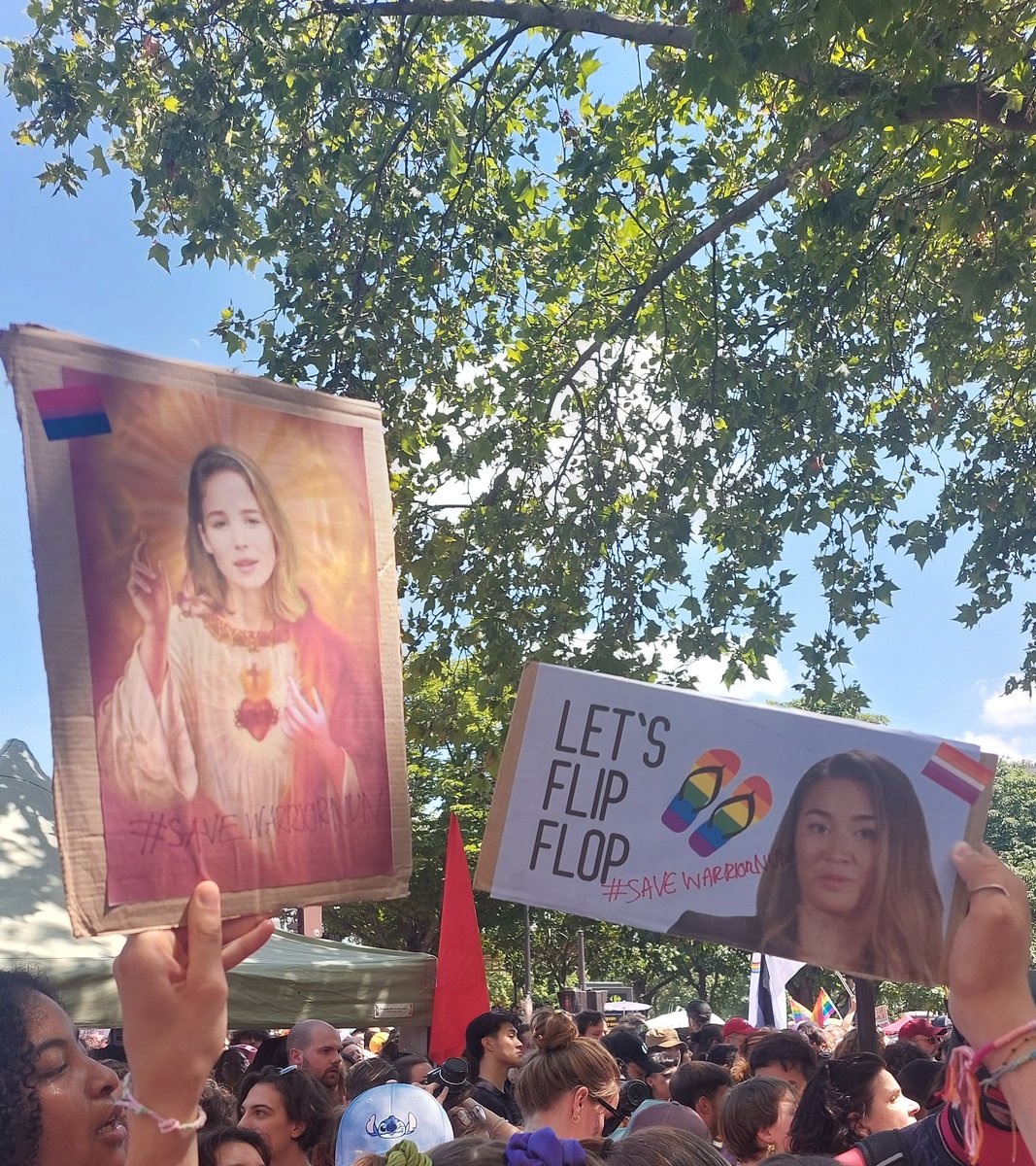 Yo french halobearers!!! 
If you are in Paris Pride today, look for us and come talk to us!!
We are looking for you too! 🌈
Happy pride gays 🥰

@elosnk @danyrexcat @WN3Imbegging @ghost_boy_trash
#SaveWarriorNun #WarriorNun