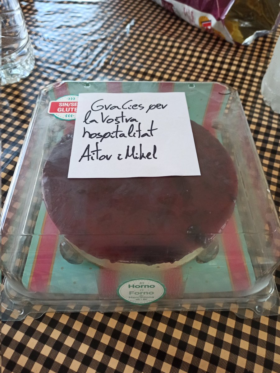 Gure parkean egun batzuk daramatzaten Arabako suhiltzaileen xehetasuna Generalitateko GRAFeko suhiltzaileekin egindako egonaldian.
Mila esker lankideok!!! <a href="/BomberosAraba/">Arabako Foru Suhiltzaileak</a>