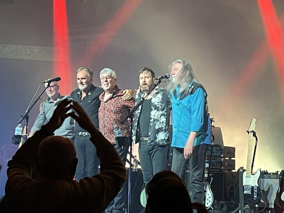 MartinLow88's tweet photo. Thanks @10ccWorld @GrahamGouldman for another fabulous show at #Anitas. Legends! 👏🏼🤗
#10CC https://t.co/XTCqnvikyq