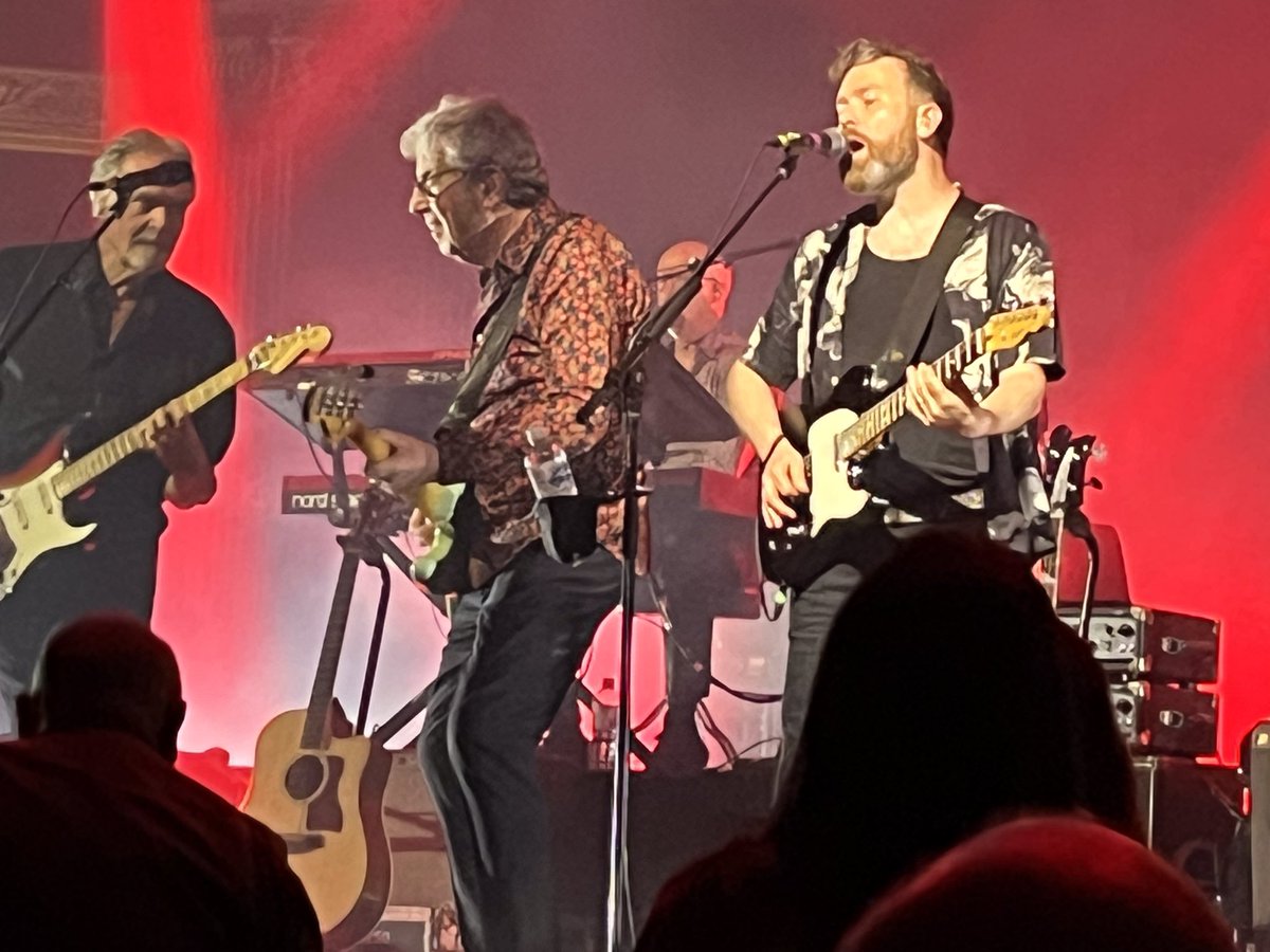 MartinLow88's tweet photo. Thanks @10ccWorld @GrahamGouldman for another fabulous show at #Anitas. Legends! 👏🏼🤗
#10CC https://t.co/XTCqnvikyq