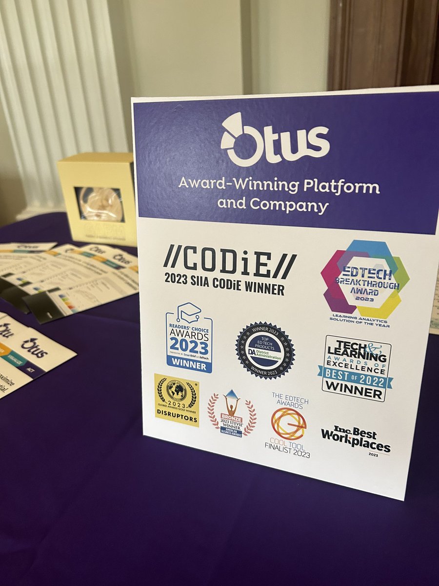 kendell_hunter's tweet photo. Showing off some new award badges at #TLTechLive @OtusK12 @techlearning https://t.co/QGIkThGRtj