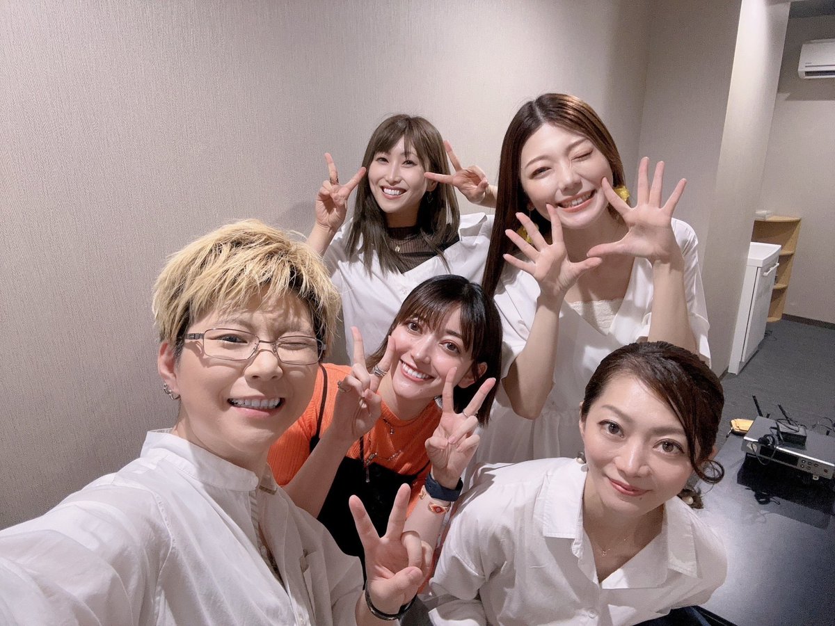 hipopotami_kumi's tweet photo. 楽しかったー♡たくさんの方が観に来てくださいました😌
「明日の空」では、初めましてのお客様も、手を振ってくださって🥹
幸せなステージをありがとうございました！
そして、素敵な共演者の方々！縁を感じたり😏色々話せて楽しかったー！

#くみゆうき　#SOC #ライブ　#soundgallery https://t.co/h41fLmRuRp