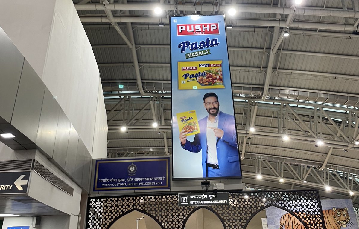 With Ajay Devgan posing with a sachet, this ad definitely doesn’t give Pasta Masala kinda vibe.

#BoloPastaKesari
