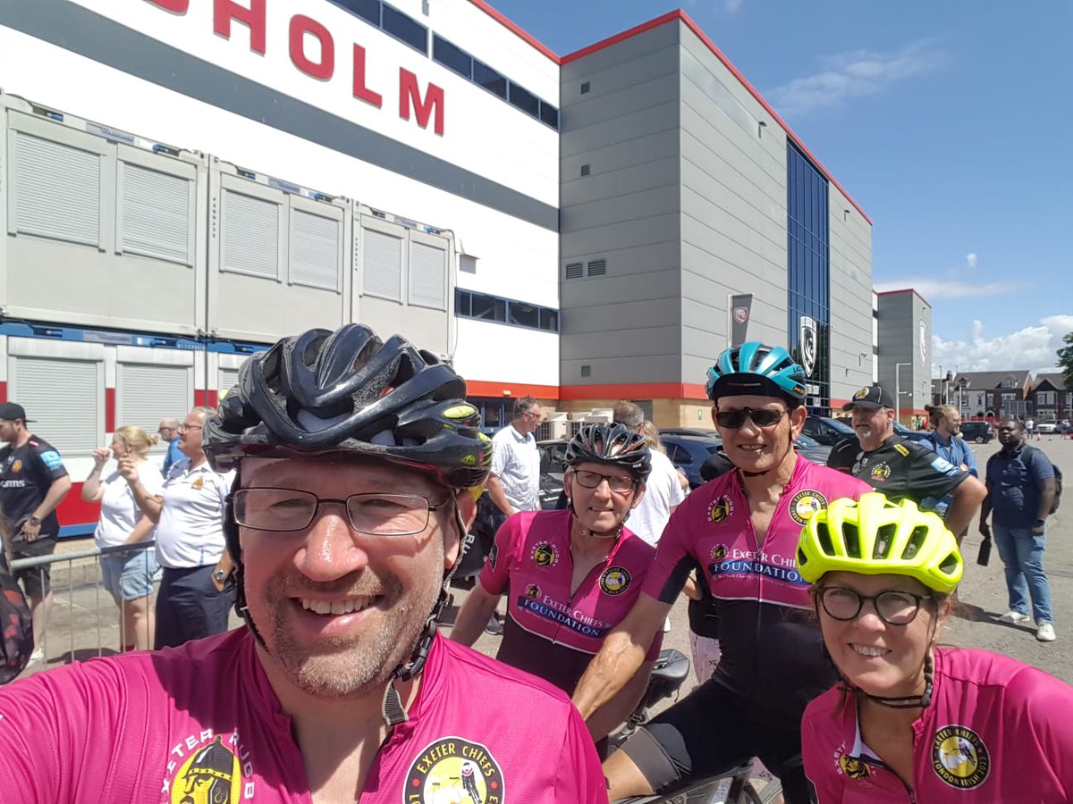 They've made it! A great effort in this heat for the  @Glos_PuryWRFC v @ExeChiefsWomen @Premier15s @btsport @bbcdevonsport @SusieAppleby. Great ride guys & before the Team Coach!  Good Luck Ladies.