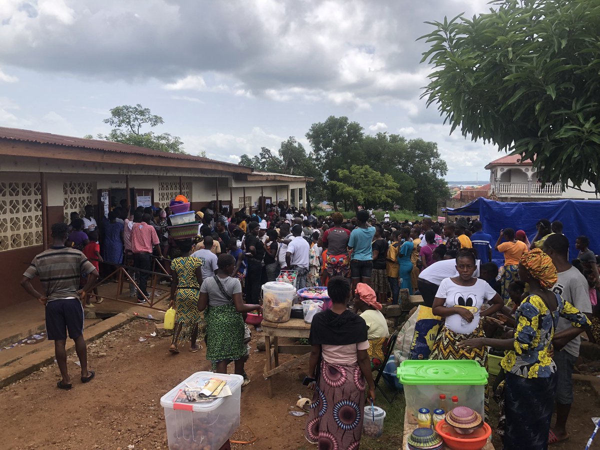 CenterEconomic's tweet image. In pooling center 15099 at REC Pri Sch in Rokel Western Rural Area, voting commenced at 12:17 pm due to the unavailability of presidential voting slips. Our hope is that the lost time due to the delay in the commencement of voting will be catered for.