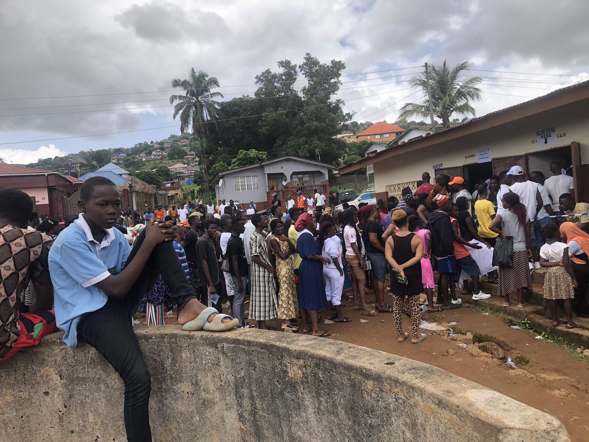 CenterEconomic's tweet image. In pooling center 15099 at REC Pri Sch in Rokel Western Rural Area, voting commenced at 12:17 pm due to the unavailability of presidential voting slips. Our hope is that the lost time due to the delay in the commencement of voting will be catered for.