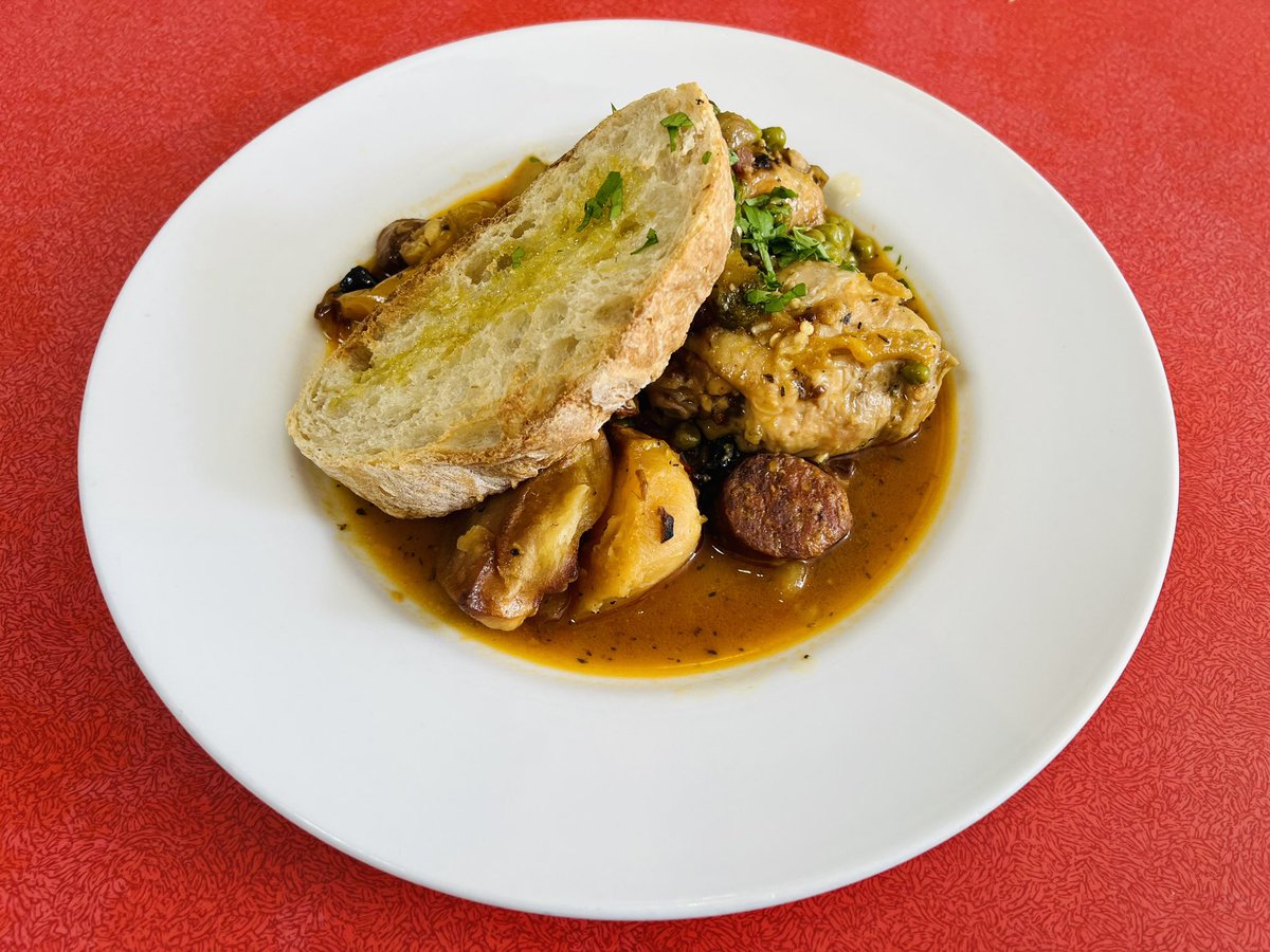 marioscaff's tweet photo. Chicken with chorizo, courgette and potato bake. With sourdough…

Do I need to say anything else? 😉 https://t.co/bjIW4gQY6B