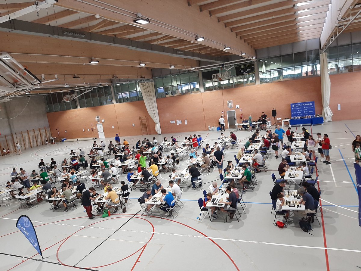 Valdeberchess's tweet photo. ¡Da inicio la primera ronda! #ajedrez #vicalvaro #valdebernardo #polideportivo #chess #torneo #faustinavalladolid #madrid https://t.co/9oQdN9BJt4