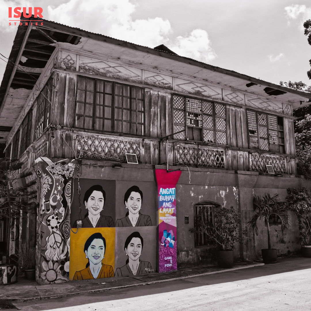 elyustories's tweet photo. A pink resto in Marcos country.
Aside from the Leni mural in front, there is Leni-Kiko poster where the cook prepare your meals. Oops.
#candon #cafeBossa https://t.co/qunQvNN7Yq