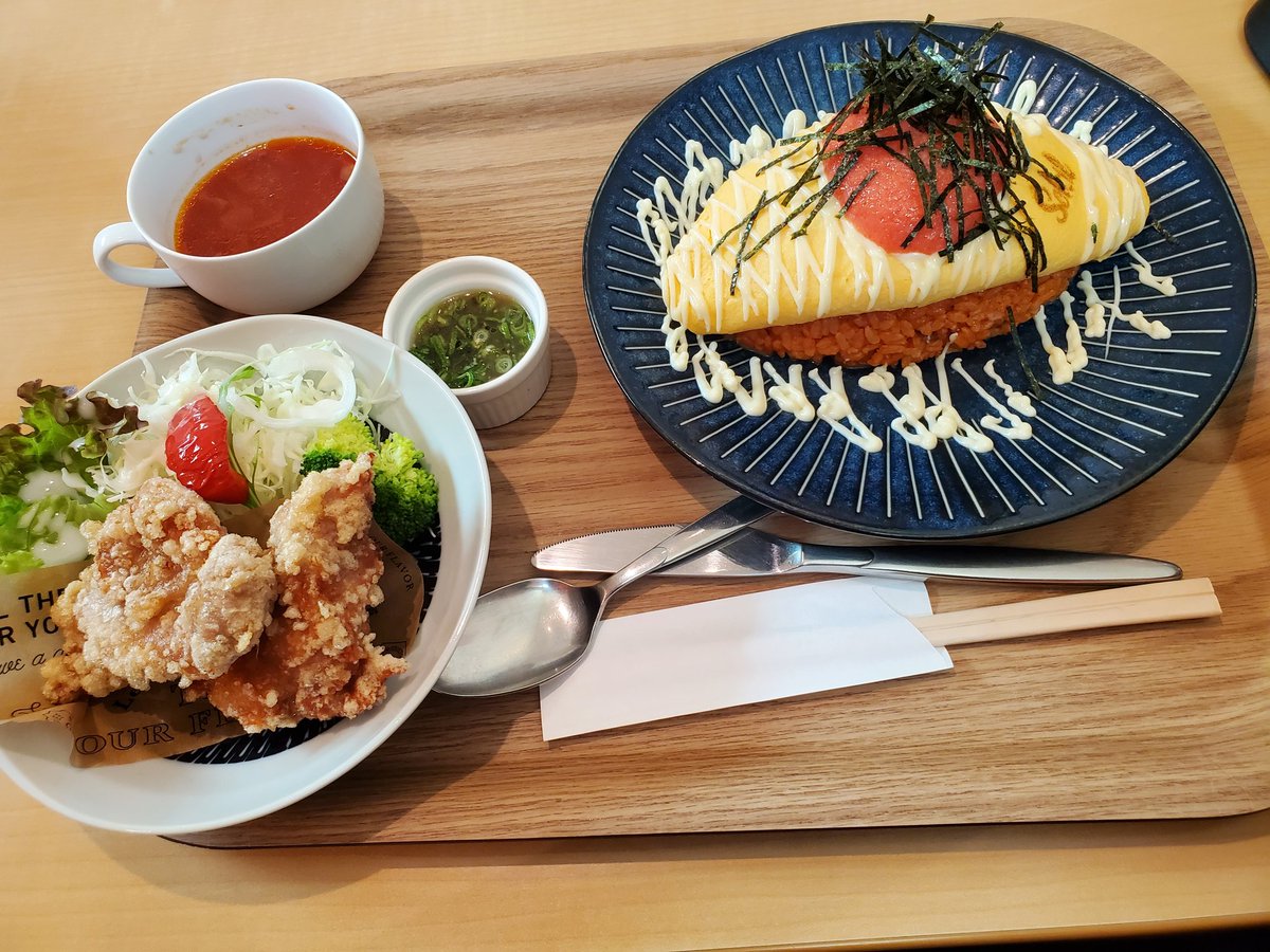jaNUMXSDQVsCeDC's tweet photo. 今日は親とオムライス専門行ってました🍅🍳🍚
めちゃ美味しかった😋 
また行こうや🥰
月見ヶ丘公園も行ってきました🌊
いい休日になりました😊 https://t.co/uOqNUlUkWT