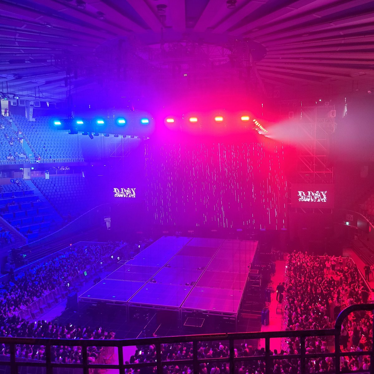 dew_is_'s tweet photo. 시야가 완벽하시다 https://t.co/BQC8U3BaOU