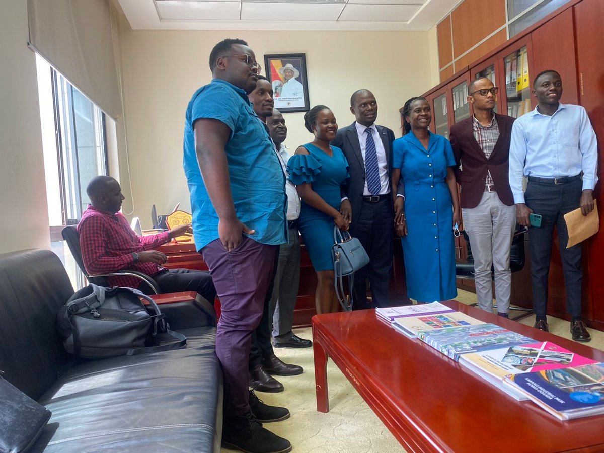 I was yesterday visited by the leadership of the Internee Medical Students led by Dr.M David to discuss issues affecting their studies ⁦@salimsaleh_ug⁩ ,⁦@JaneRuth_Aceng⁩ ⁦@DianaAtwine⁩