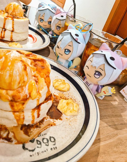 おパンケーキを食べました めちゃくちゃこっち見てる