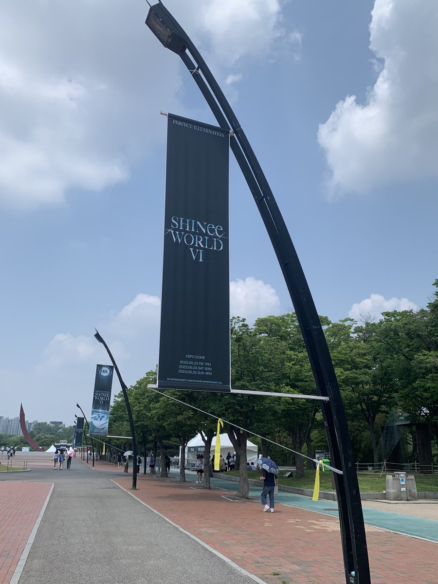 etm616's tweet photo. 仕事です毎日ヘロヘロでSHINee全然追えてないのに会いたい気持ちは収まらずやってきました8年ぶり？のソウルコン(T . T)❤️

#SHINee_HARD https://t.co/C5bB1iahDp