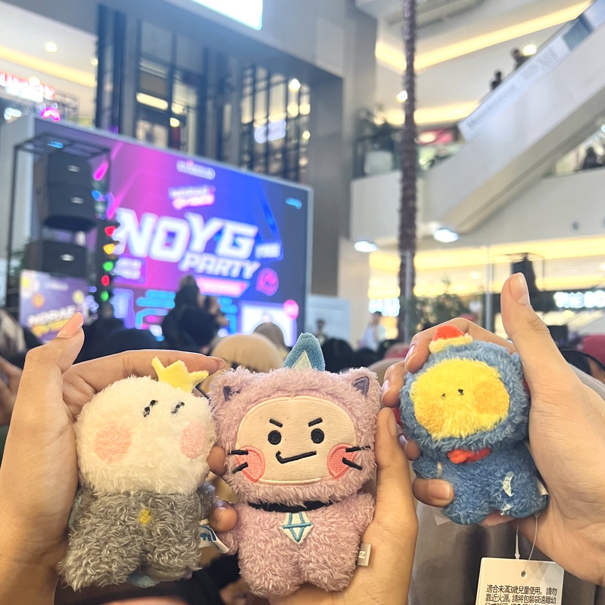 ikeuzs's tweet photo. ꒰ #ikeurchive ꒱
poca date! <3. @fallforchs @mhsdnr https://t.co/Gq5mMWuEdY