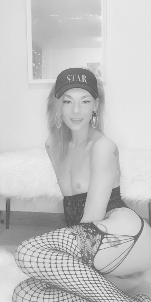 LittleMissMari3's tweet photo. @onlyfansbump @SsninjamonkeyG https://t.co/rE9TndR9Re https://t.co/sycKKVTZHK