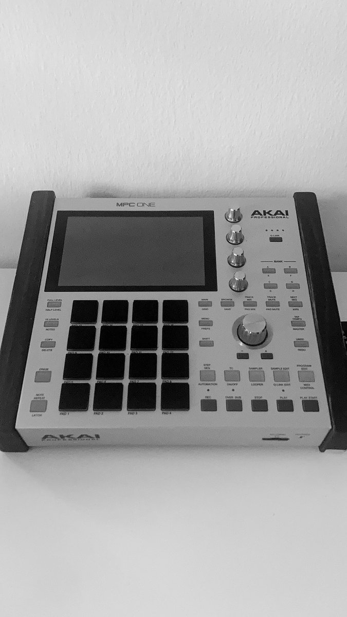 I love the limitations that working on an MPC gives you. Ive been trying to work mostly on it without any DAW. Thinking of droping a MPC tape soon… #akaimpc #akai #mpc #producer