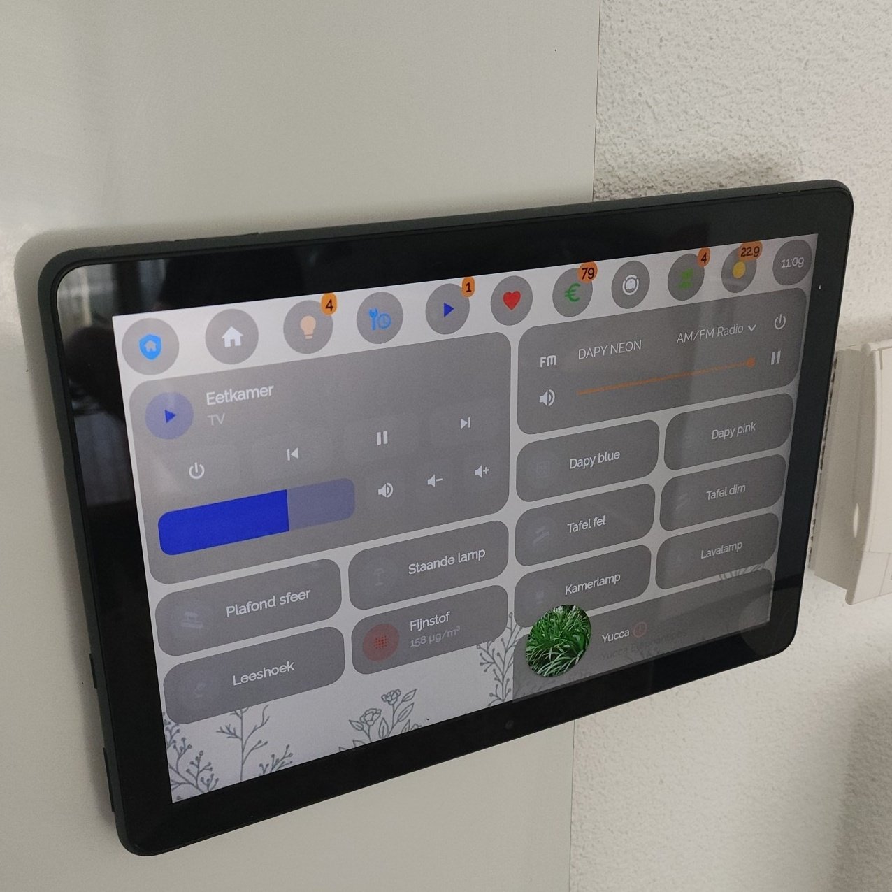 Thomas Brasser on Twitter: "@home_assistant Still, Fire HD 10+ with a magsafe ring/sticker on ...