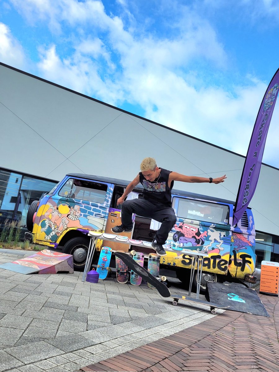 Hud Uni Enterprise Team (@hudenterprise) on Twitter photo Lovely to bump into Kierhardy <a href="/SkateItYourself/">SIY</a> at <a href="/HuddersfieldUni/">University of Huddersfield</a> Open Day this morning. 
He's a former #ented placement year student and rocking his skate business 😎 (and his skateboard). Lovely to bump into Kierhardy <a href="/SkateItYourself/">SIY</a> at <a href="/HuddersfieldUni/">University of Huddersfield</a> Open Day this morning. 
He's a former #ented placement year student and rocking his skate business 😎 (and his skateboard).