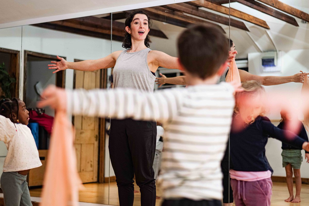 Our next course is just around the corner. We're looking forward to meeting the next cohort of members to train to deliver Creative Movers, Pre-Primary and Primary 👋

Did you read our recent deep dive into celebrating dance with your youngest students? 

rambertgrades.com/news-all/teach…