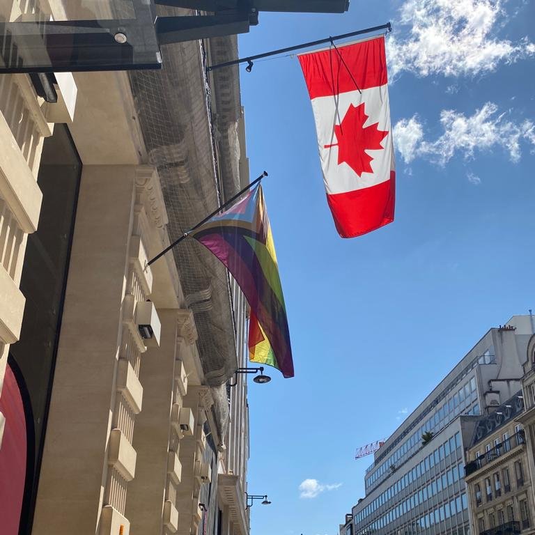 🌈Tout au long du mois de juin, le drapeau de la Fierté flotte sur la façade de l’Ambassade pour rappeler l’engagement sans faille du Canada pour la défense des droits des personnes #2ELGBTQI+ partout dans le monde. #Loveislove #CanadaPourlaFierte 🌈