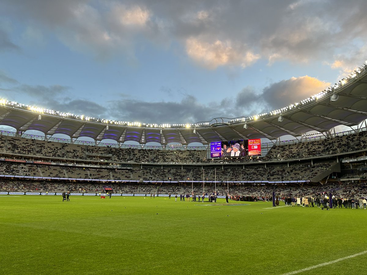 Saturday night footy action on <a href="/6prfootball/">6PR Football</a> <a href="/6PR/">6PR Perth</a> with <a href="/freodockers/">Fremantle Dockers</a> hosting <a href="/essendonfc/">Essendon FC</a> 

Big game for both sides - the Dockers looking to keep touch with the top 8 - the Bombers can go equal fourth. 

Tune in 📻 📲