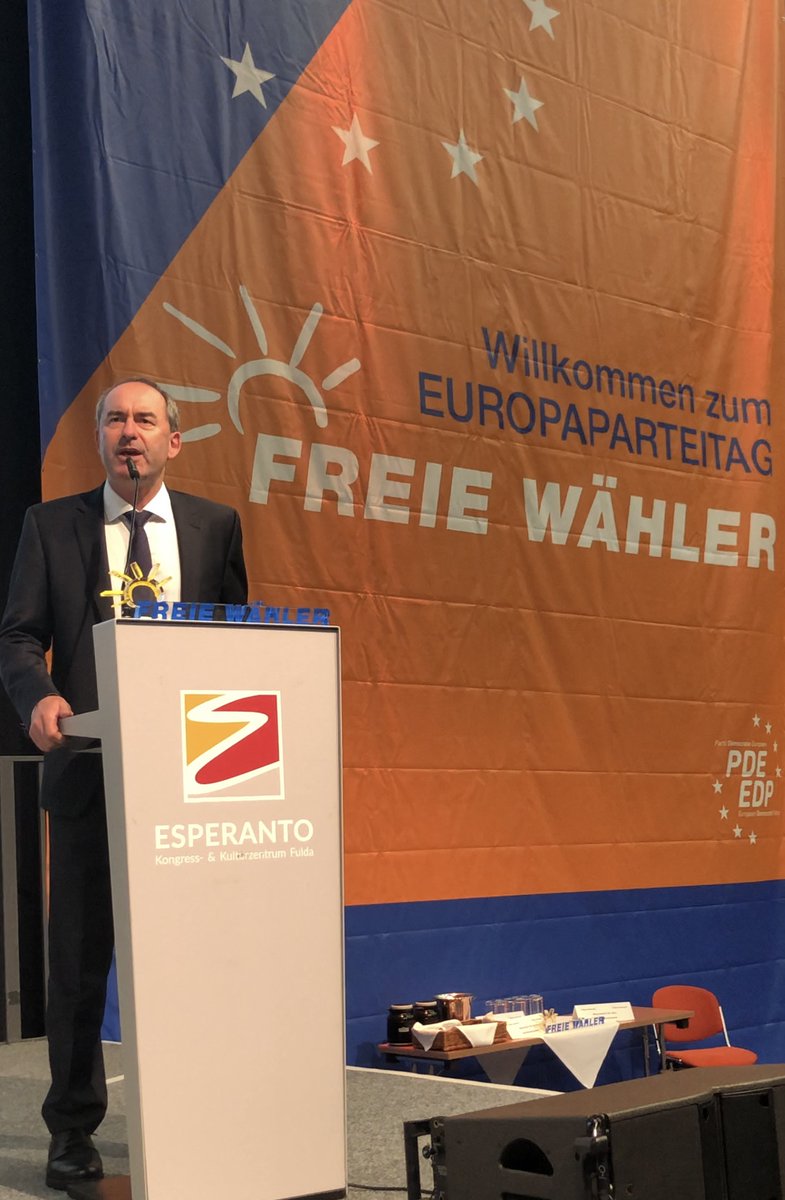 fw_bayern's tweet image. &quot;#Mikroelektronik ist systemrelevant. Wenn es eine Spannung zwischen China &amp;amp; Taiwan gibt, rollt kein eBike mehr. Es stehen die Bänder der Autoindustrie still u kein Garagentor geht mehr auf. Wir müssen die Produktion wieder in Deutschland und #Europa ansiedeln&quot;, @HubertAiwanger.