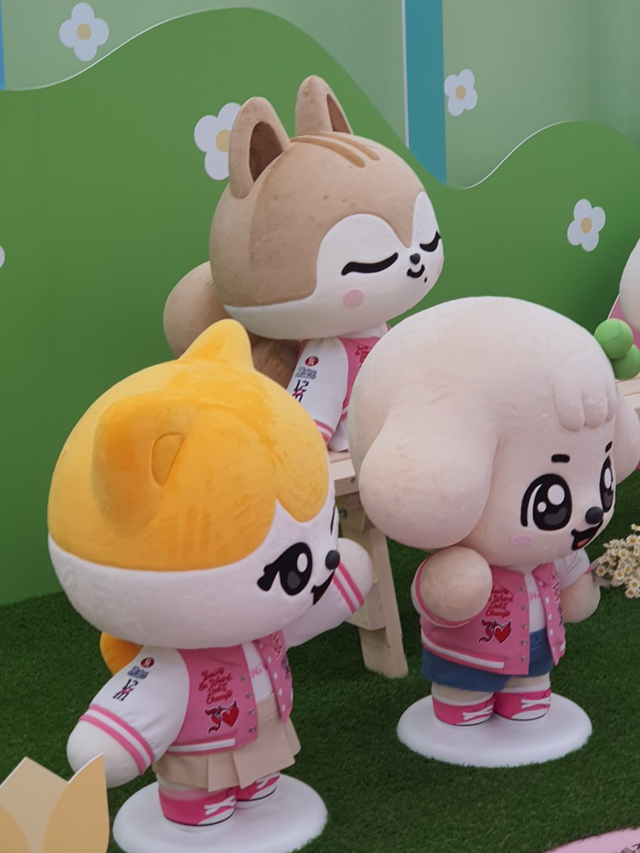 iloveitive's tweet image. 오래기다리긴 했지만 귀여운 인형들로 이쁘게 잘 꾸며져있고 좋아요! 기회되면 또 와보고 싶네요! ❤️
#ive #아이브 #miniv #미니브 
#MinivPark #미니브파크