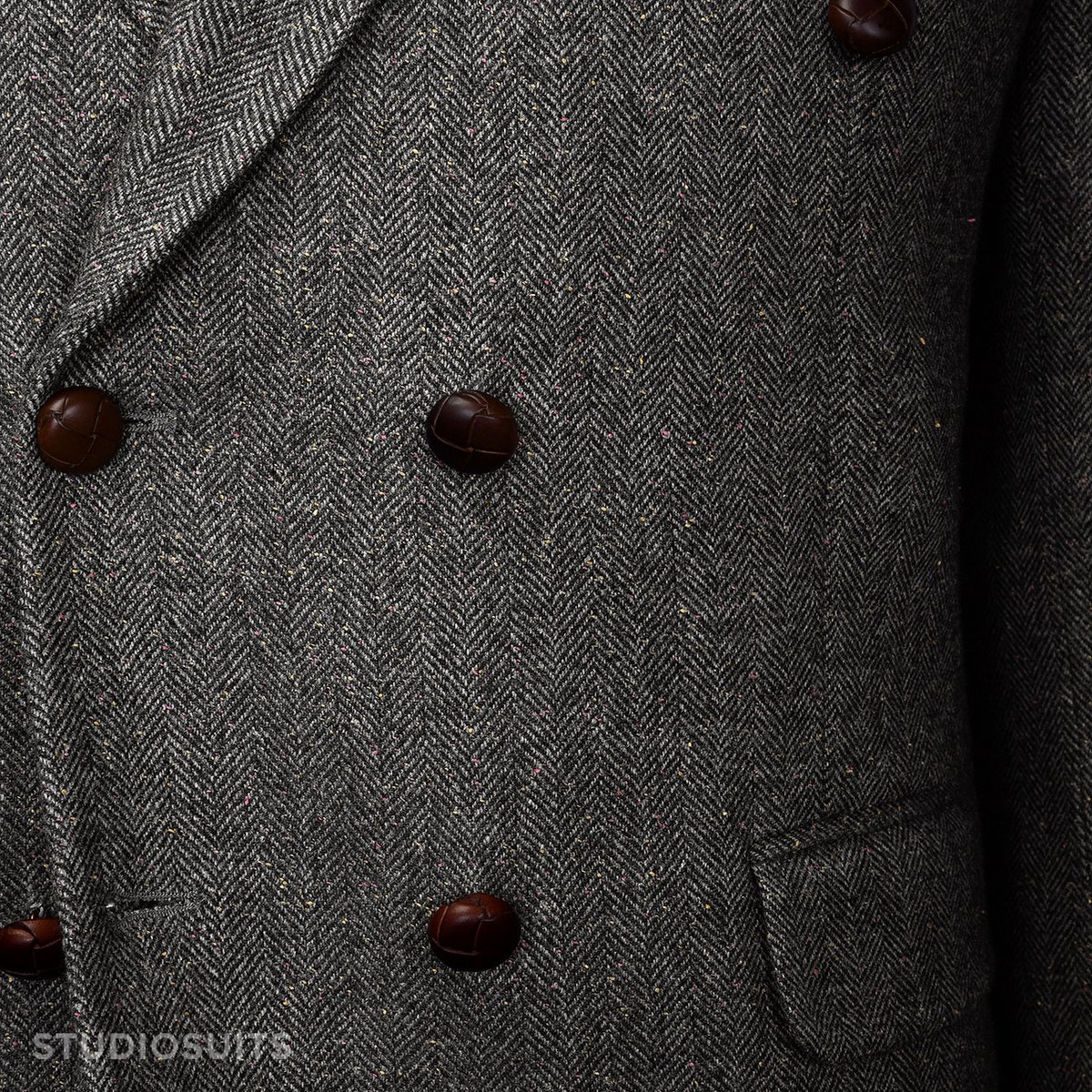 StudioSuits's tweet image. Customer Order Spotlight!
Jacket commissioned by our Client from Washington.

Enhance your office look with our Gray Herringbone Flecks Donegal Tweed Jacket that projects elegance and luxury.

Check out this style here: bit.ly/43ZpT7W

#studiosuits #tweedjacket #elegant