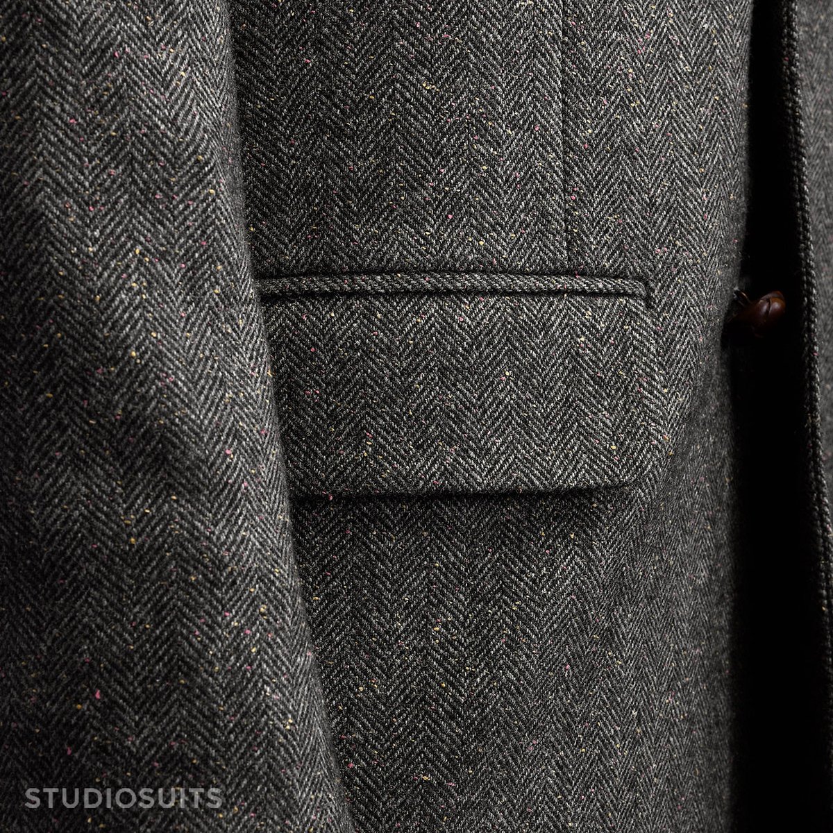 StudioSuits's tweet image. Customer Order Spotlight!
Jacket commissioned by our Client from Washington.

Enhance your office look with our Gray Herringbone Flecks Donegal Tweed Jacket that projects elegance and luxury.

Check out this style here: bit.ly/43ZpT7W

#studiosuits #tweedjacket #elegant