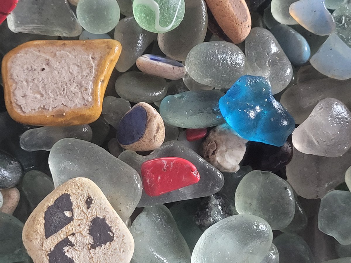 🌞A lovely morning haul of #seaglass #seapottery & more!
🌊Its now Sea glass Sorting Saturday!😂
😍Check my ebay ebay.co.uk/usr/seaglassst…
🌊Ideal for #crafters looking for that certain shape or colour - bulk lots ready for #upcycle #seaglassjewellery #seaglassjewelry #seaglassart