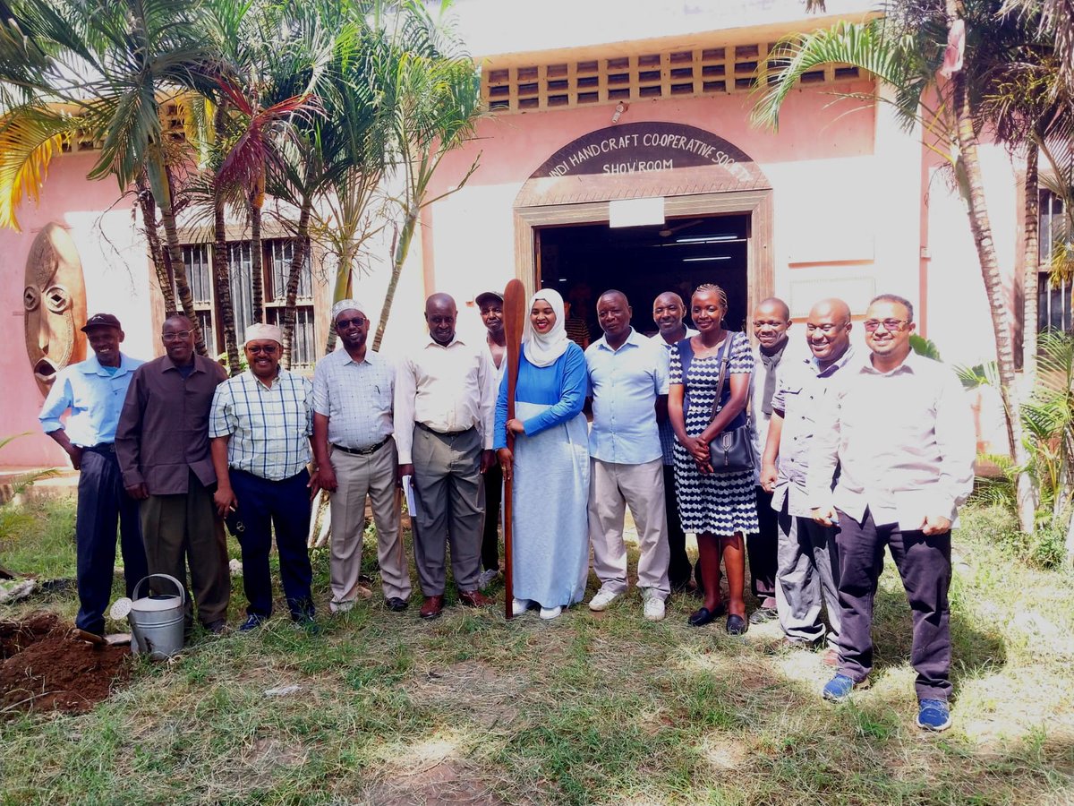 museumsofkenya's tweet photo. PS. state department for culture and heritage Madam Ummi Bashir visiting Malindi Museum, Vasco da Gama Pillar and Malindi Handcraft factory and Gallery.
#malindimuseum #museumsofkenya #VascoDaGamaPillar https://t.co/qx96afd7aV