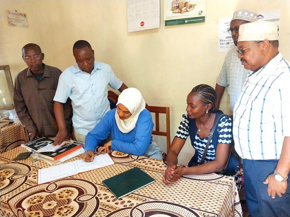 museumsofkenya's tweet photo. PS. state department for culture and heritage Madam Ummi Bashir visiting Malindi Museum, Vasco da Gama Pillar and Malindi Handcraft factory and Gallery.
#malindimuseum #museumsofkenya #VascoDaGamaPillar https://t.co/qx96afd7aV