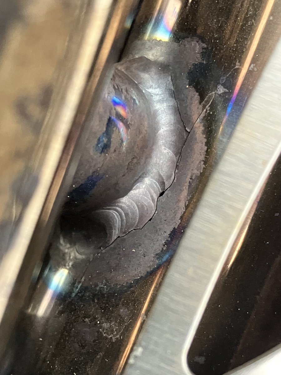 hyper_hokkaider's tweet image. はいまた割れた😇
新品で買って1年使ってねーんだけど...

#sp忠雄
#powerbox