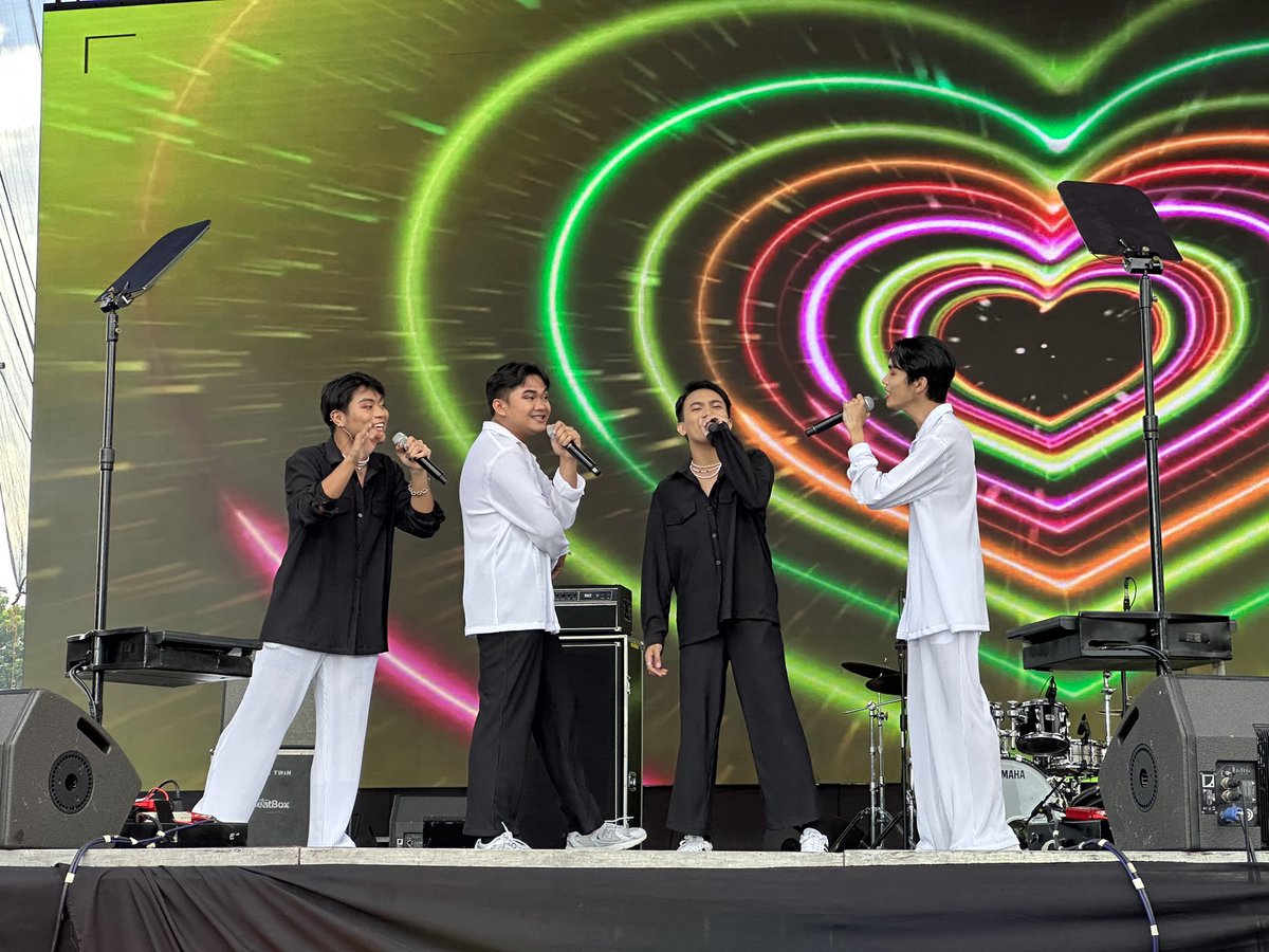 tfpridePH's tweet photo. Spectrum brought color to the stage with their performance of Paulit-Ulit by Dione and their original song Turn It Up 🌈

#LoveLaban
#PridePH https://t.co/OZCT3FIHAp