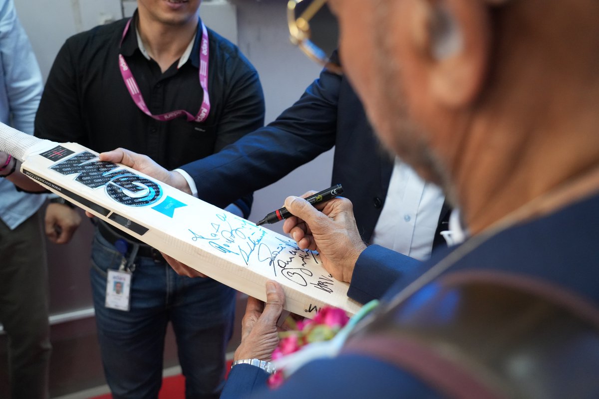 Ahmedabad Airport tweet media