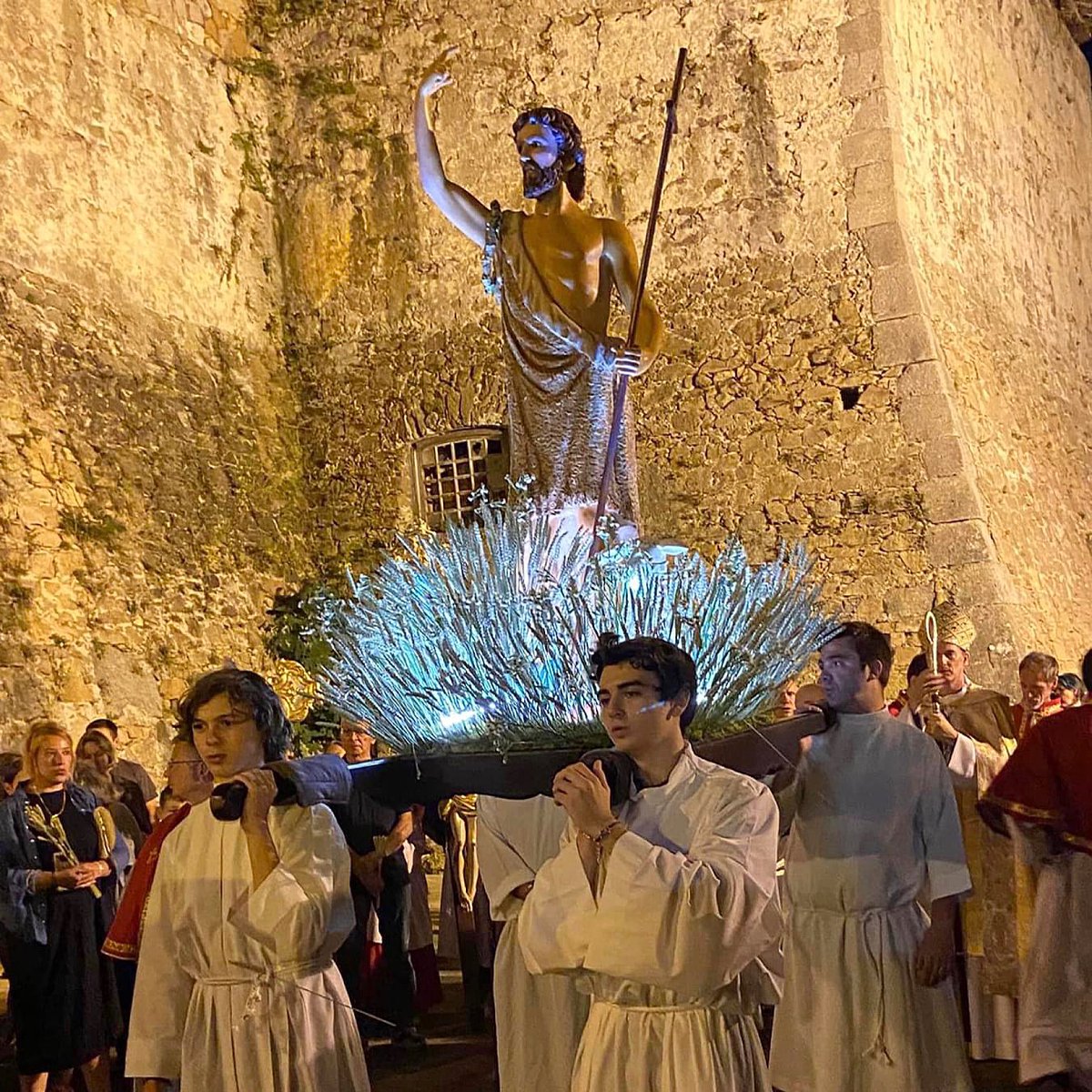 Bona festa di a San Ghjuvà a tutti ! 🙏🏼
———
#dioceseajaccio #saintjeanbaptiste #sanghjuvà #portovecchio #corsica #eglisecatholiquedecorse #festa #eglise #catholique #mgrbustillo