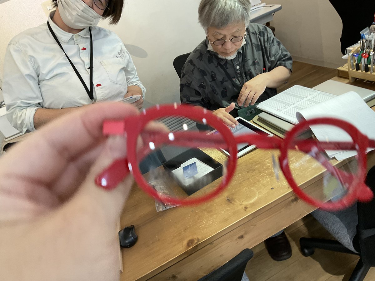 terasumegane's tweet photo. どうも。スタッフです😊
店長がTwitterにアップしてくれと言うので~
スタッフ一目惚れのフレーム❣️
ANNE&VALENTINのFANZINE-22B17
先日、店長に頼み込んで仕入れてもらいました☺️
実際に届いて見て見ると、やっぱり可愛いくて~
夏にピッタリのフレームかも😊
ブルーベリーと共に🫐
#anneetvalentin https://t.co/TR948x833m